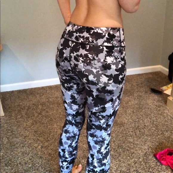 Fabletics legging - Picture 2 of 2